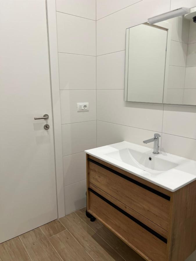Citywise Vittorio - Independent Apartment Near Bari Central Station Exterior foto